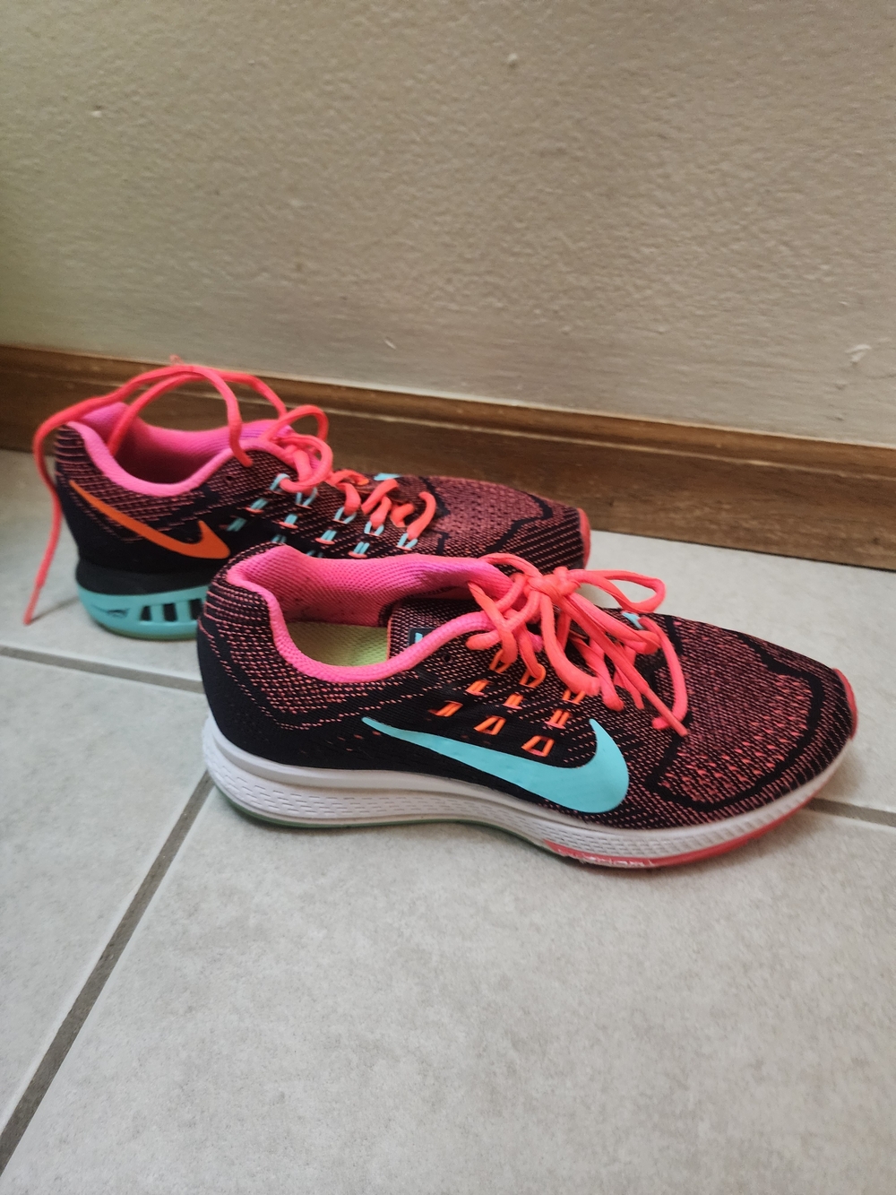 Nike Women’s Pink & Black Running Shoes